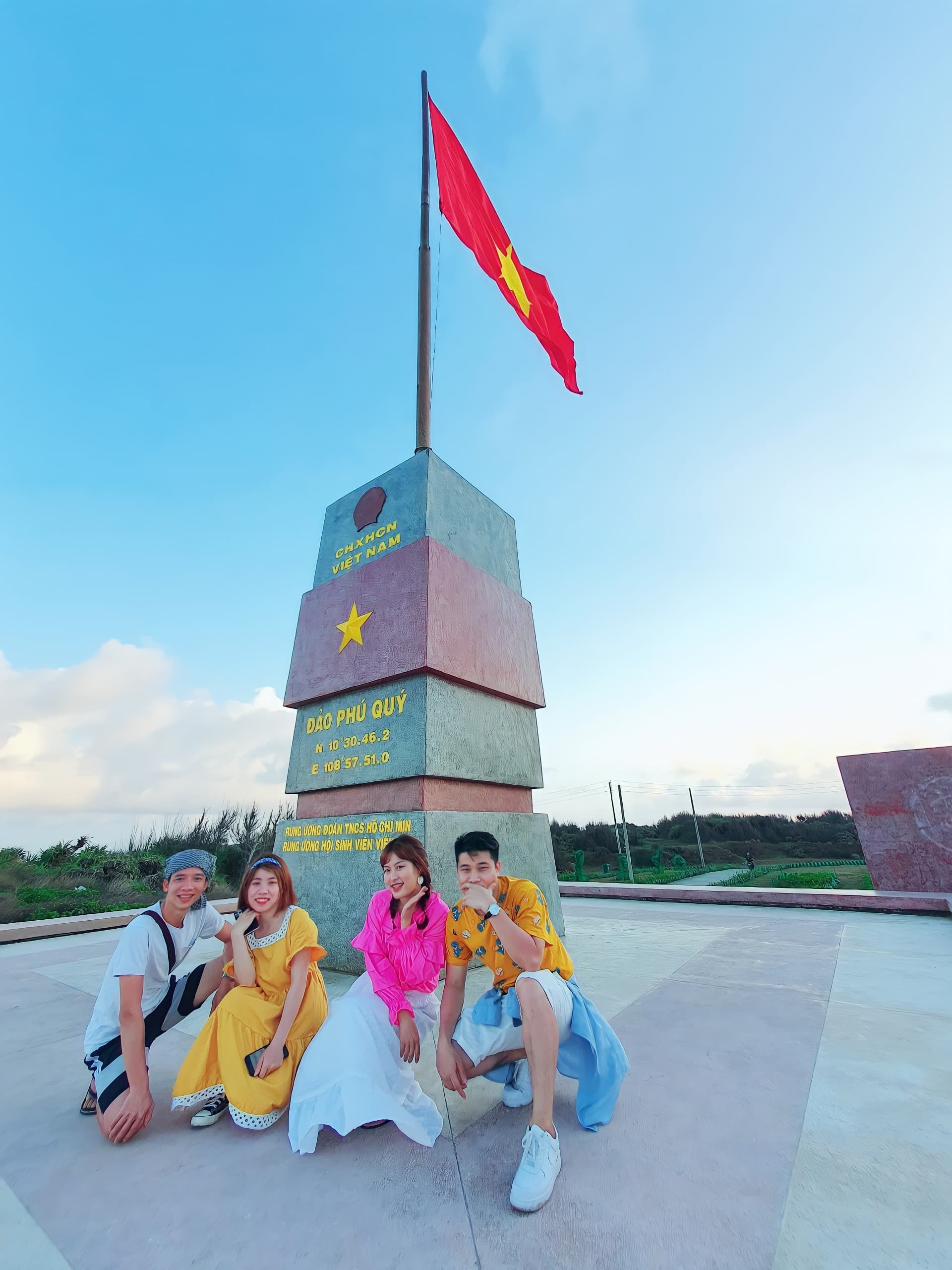 Cột cờ Phú Quý