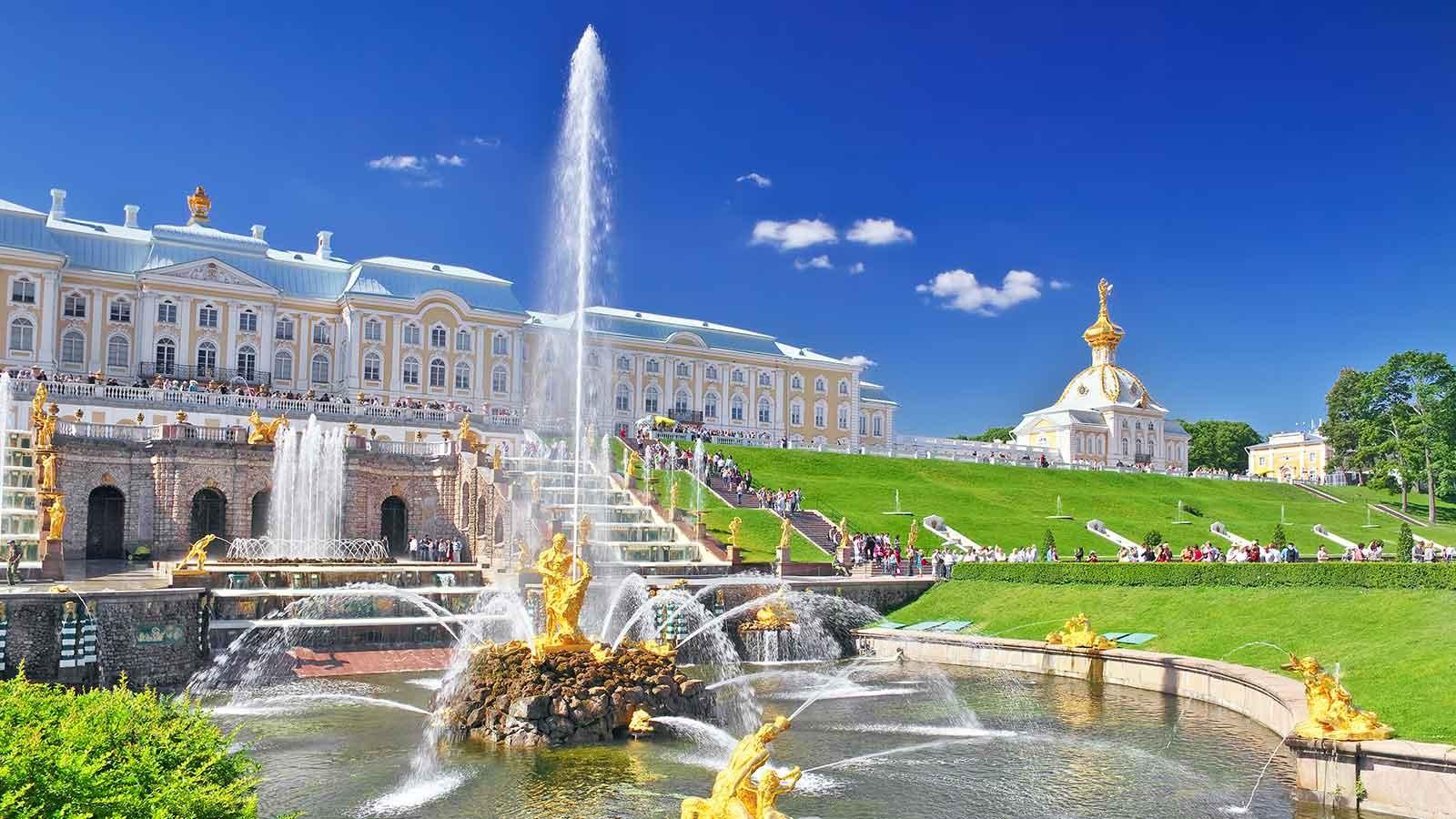 tham quan cung điện mùa hè