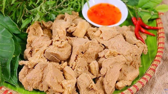 thịt chua là đặc sản của người dao