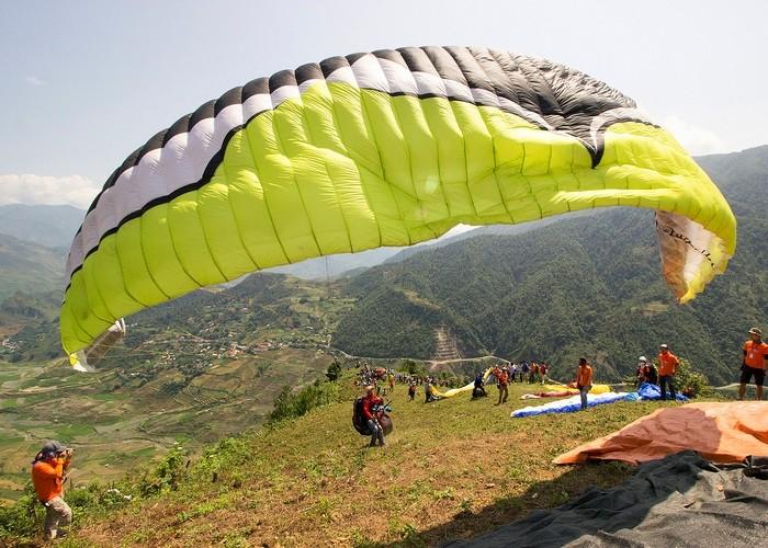 Ngắm mùa nước đổ Mù Cang Chải trên dù lượn 