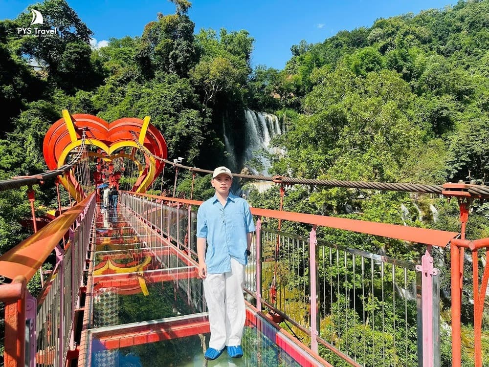 Cầu kính tình yêu