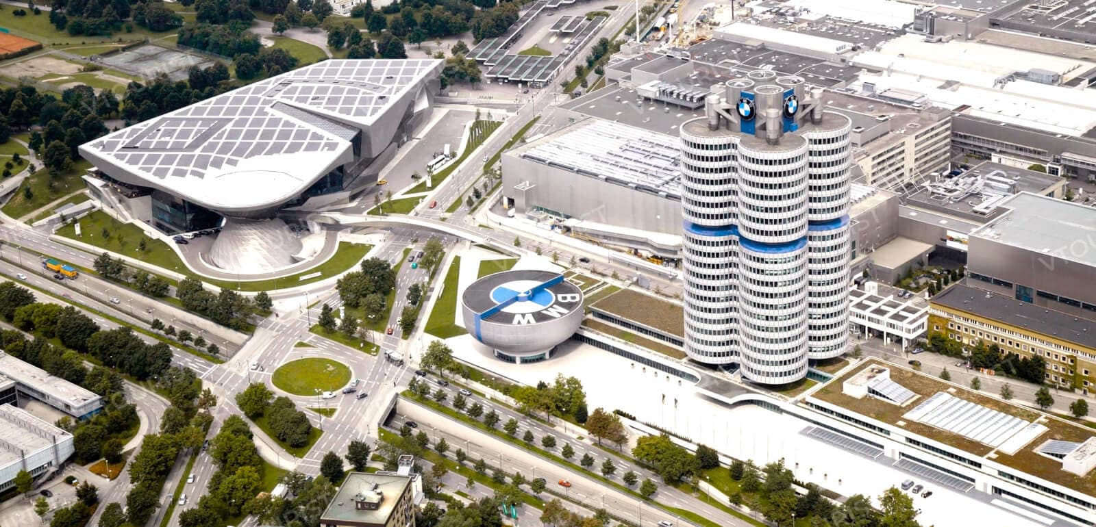 Nhà máy & showroom BMW Welt