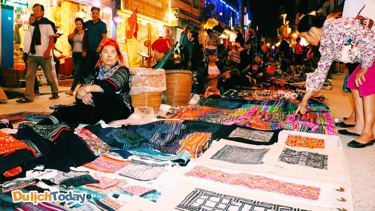 dạo quanh chợ đêm sapa