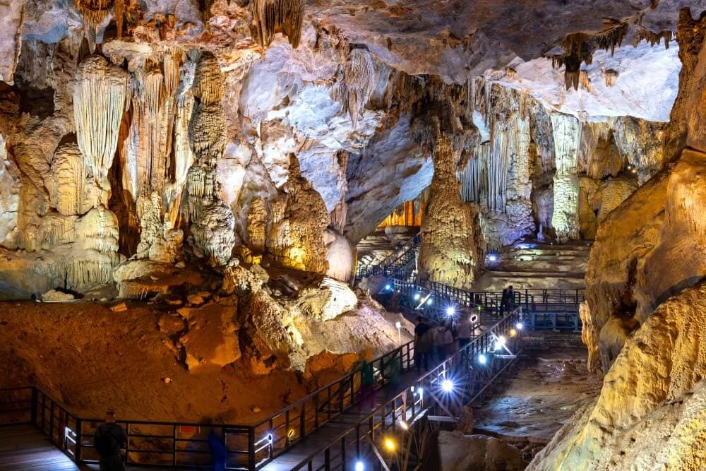 tham quan hang động ở quảng bình