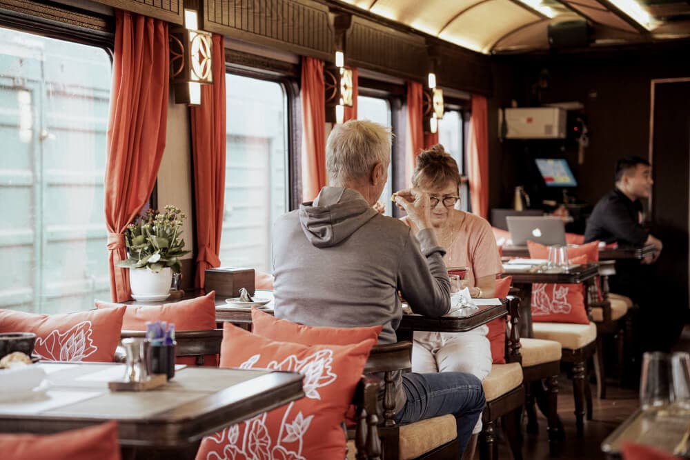 nội thất sang trọng trên chuyến tàu 5 sao