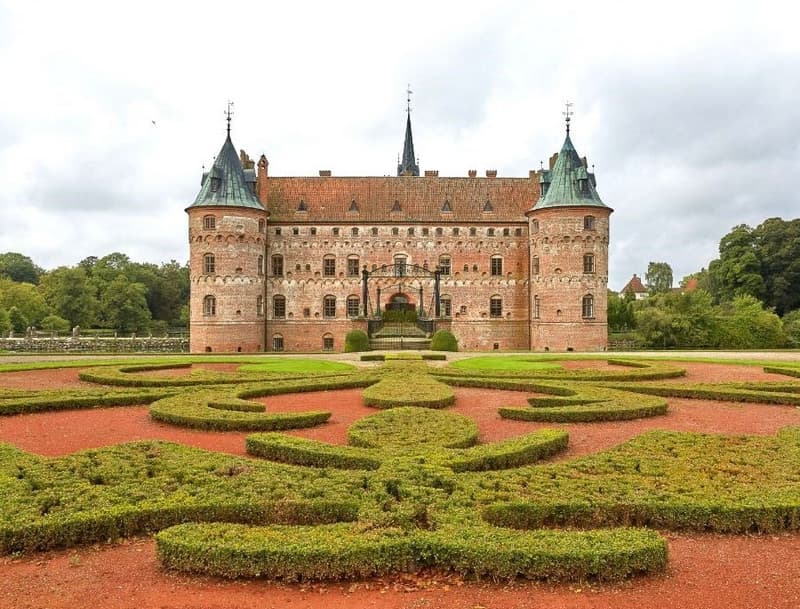 lâu đài egeskov trên đảo funen