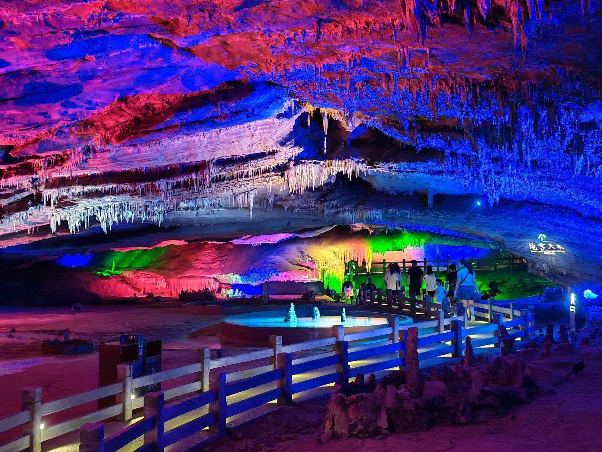 cung vảy rồng, Tour Trung Quốc: Ân Thi - Phượng Hoàng Cổ Trấn - Miêu Trại - Trương Gia Giới 6 ngày 5 đêm