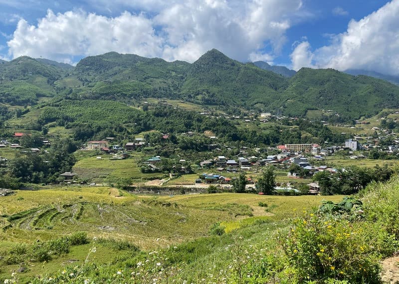 Ghé bản Tả Van khi đi đồi chè Sa Pa