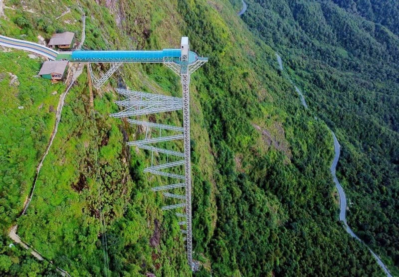 Trải nghiệm đi thang máy lồng kính giữa thiên nhiên bao la