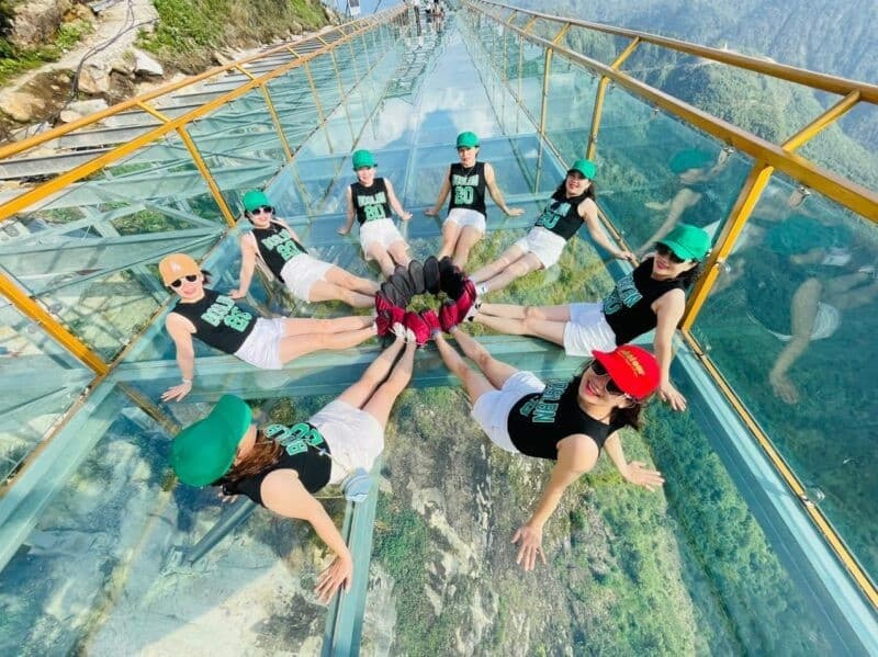 Check-in với khung cảnh vô cực tại cầu kính Sapa