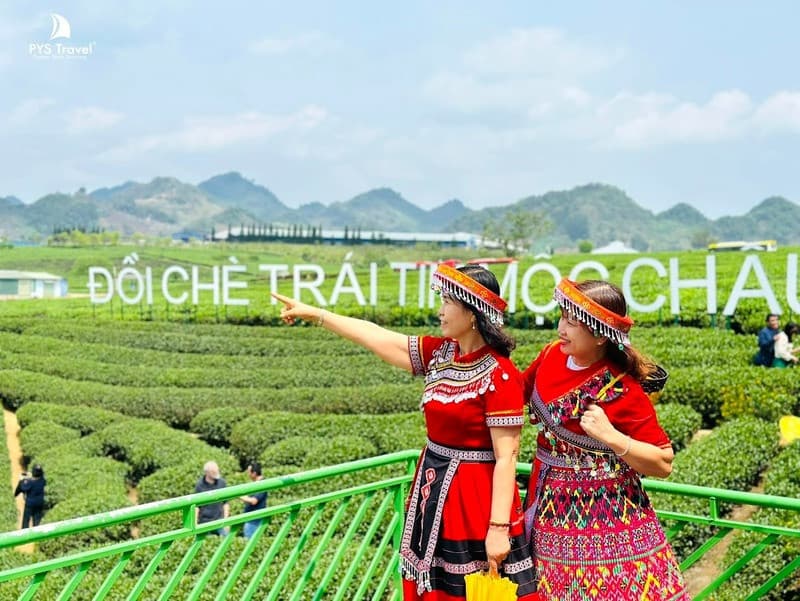 Du khách thường kết hợp du lịch Điện Biên và Mộc Châu