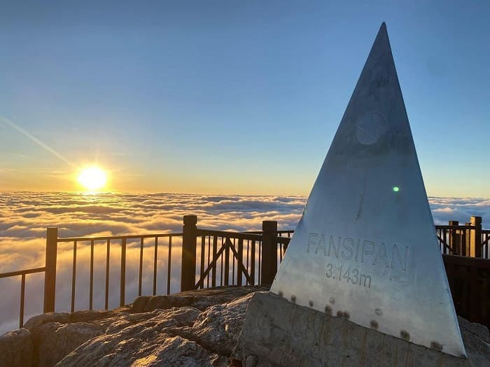 Bình minh trên Fansipan