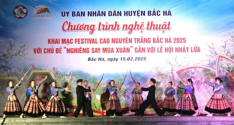 Chương trình nghệ thuật mừng xuân tại Festival Bắc Hà