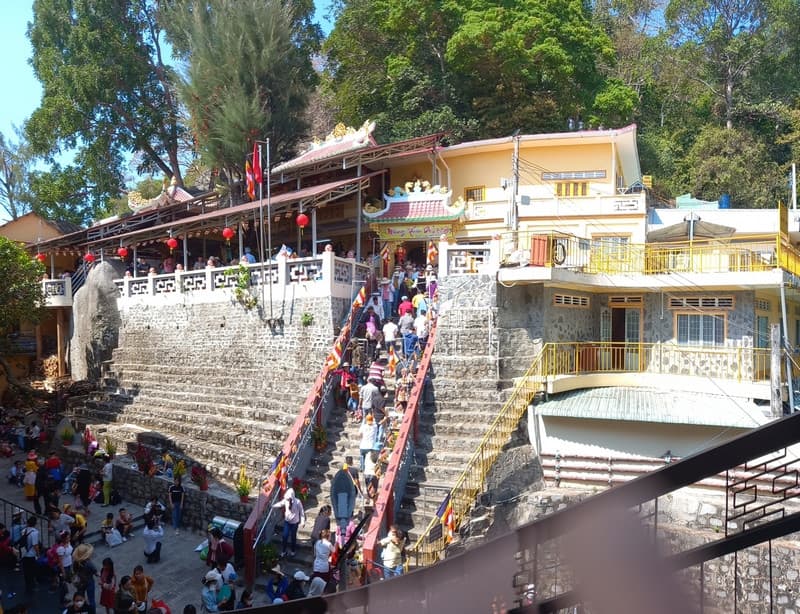 chùa hang (linh sơn long châu)