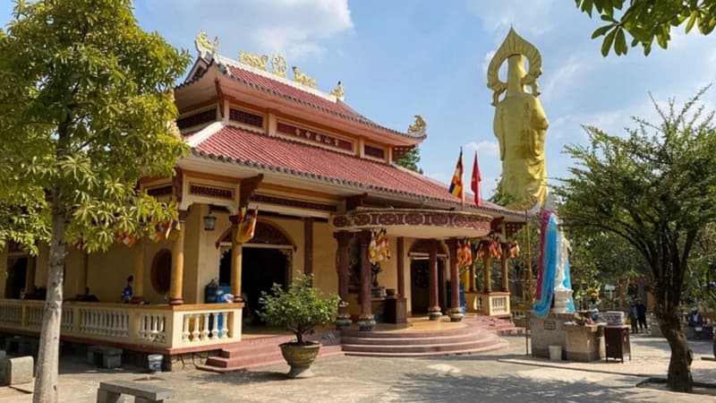 chùa trung núi bà đen