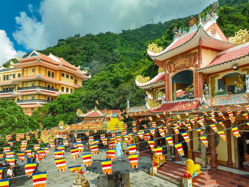 chùa quan âm núi bà đen