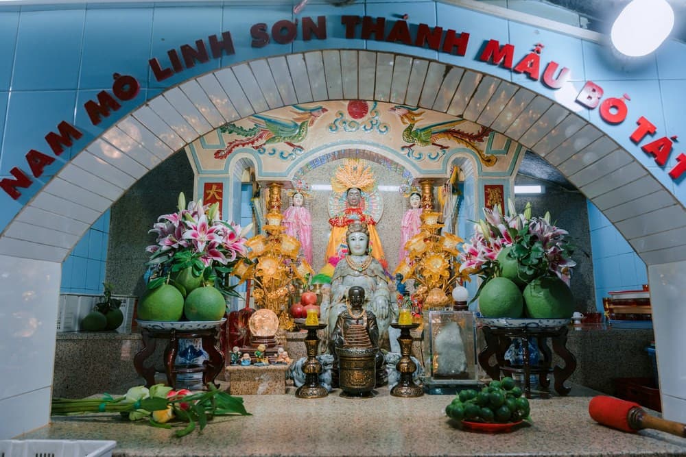 Tượng Ngọc Linh Sơn Thánh Mẫu