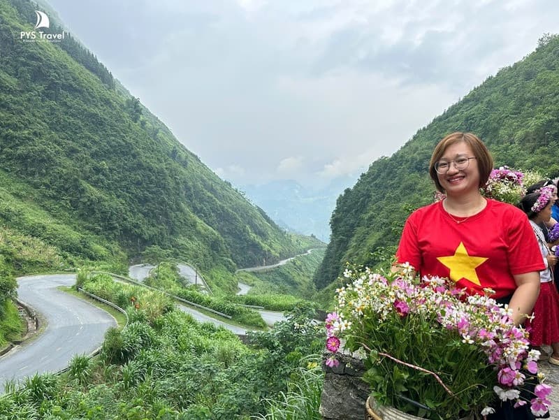 Ánh nắng vàng làm bừng sáng cả con dốc