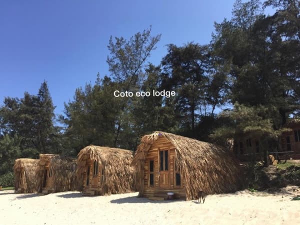 nhà gỗ bên biển