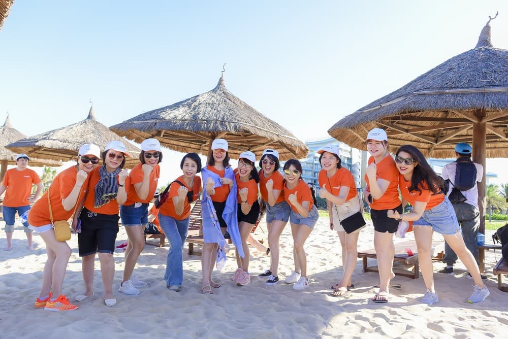 hoạt động teambuilding ở biển mỹ khê