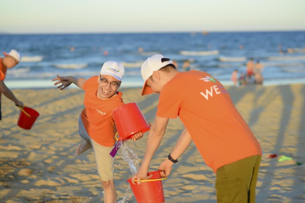 hoạt động teambuilding ở bãi biển non nước