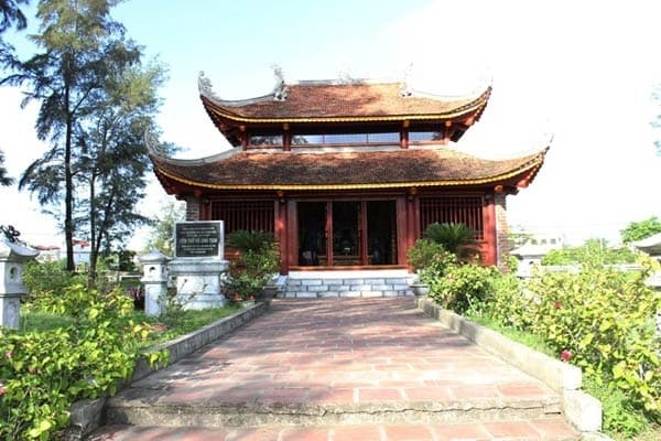 Di tích lưu niệm Hồ Chủ Tịch Cô Tô