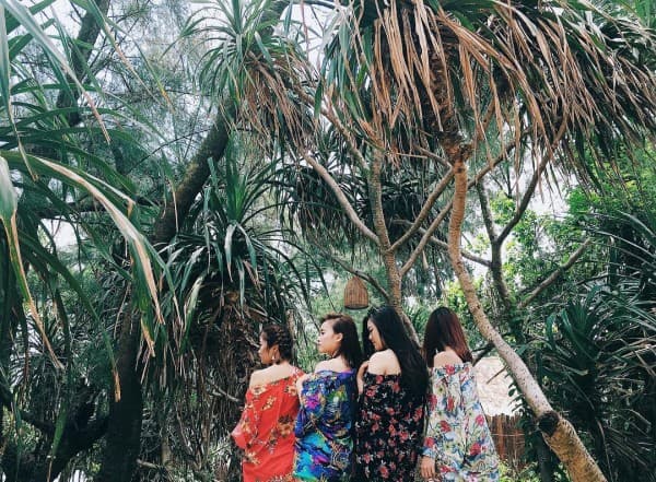 nhà gỗ bên biển