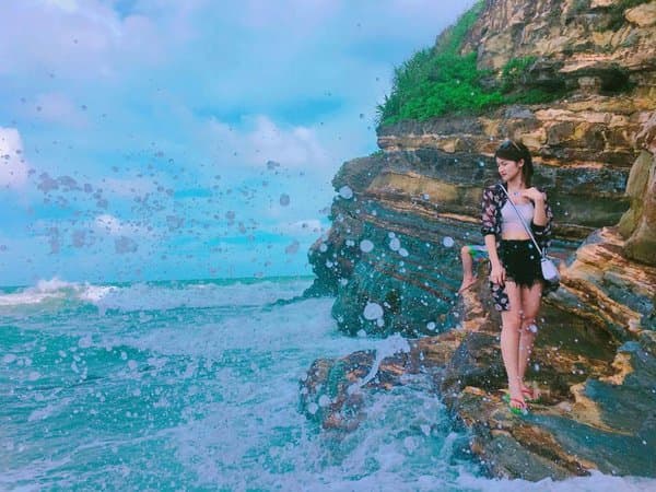 Bãi đá Móng Rồng - Tuyệt tác đá gặp nước làm chao đảo dân "sống ảo"