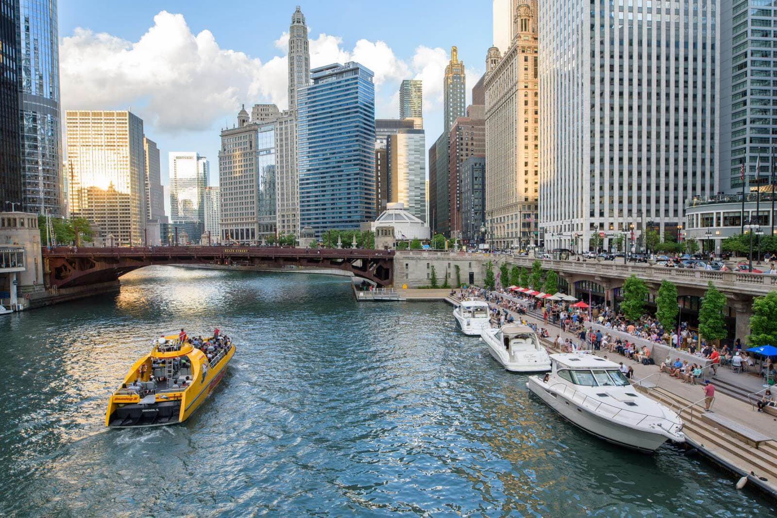 DU THUYỀN CHICAGO RIVER DU THUYỀN CHICAGO RIVER