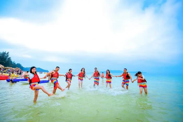 khách du lịch PYS Travel khach-hang-1.webp