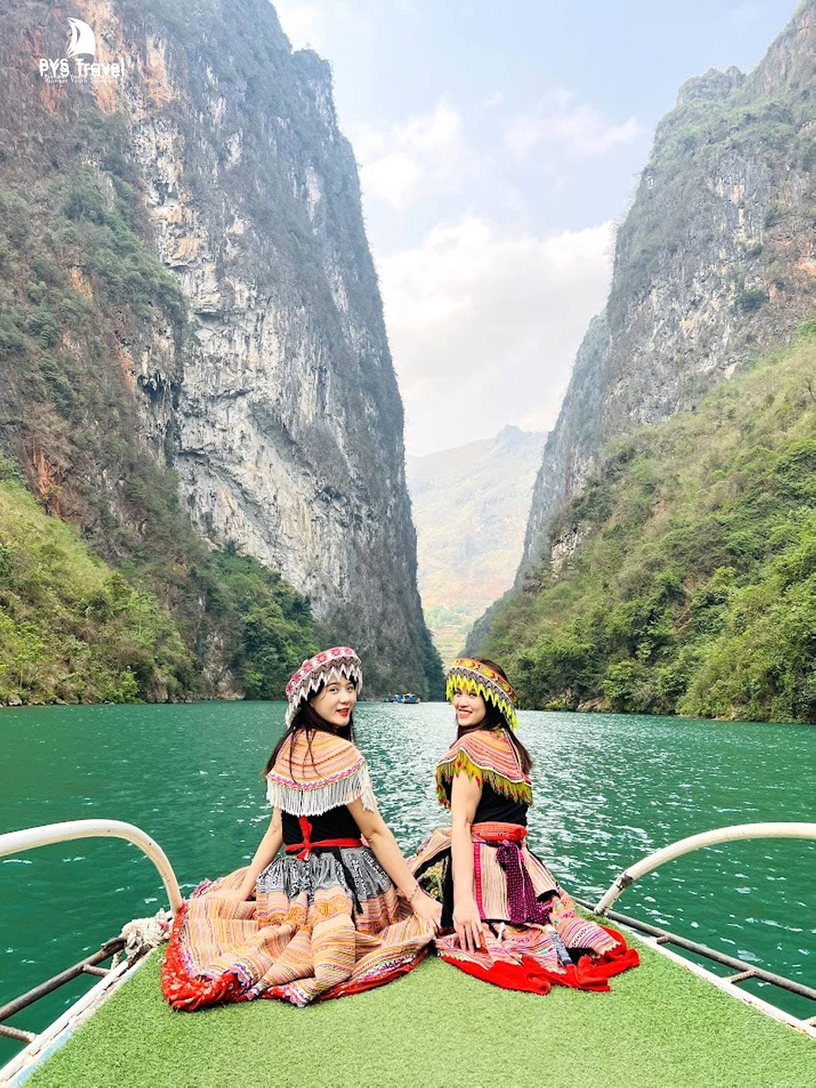 Sông Nho Quế Khách hàng PYS Travel du ngoạn sông Nho Quế
