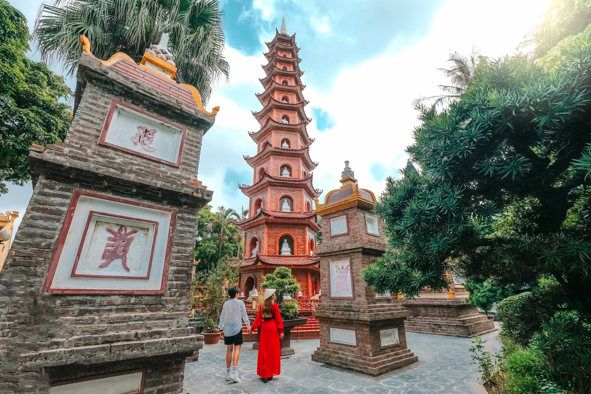Chùa Trấn Quốc Hồ Tây Hà Nội Chùa Trấn Quốc cổ kính với tháp sen đỏ