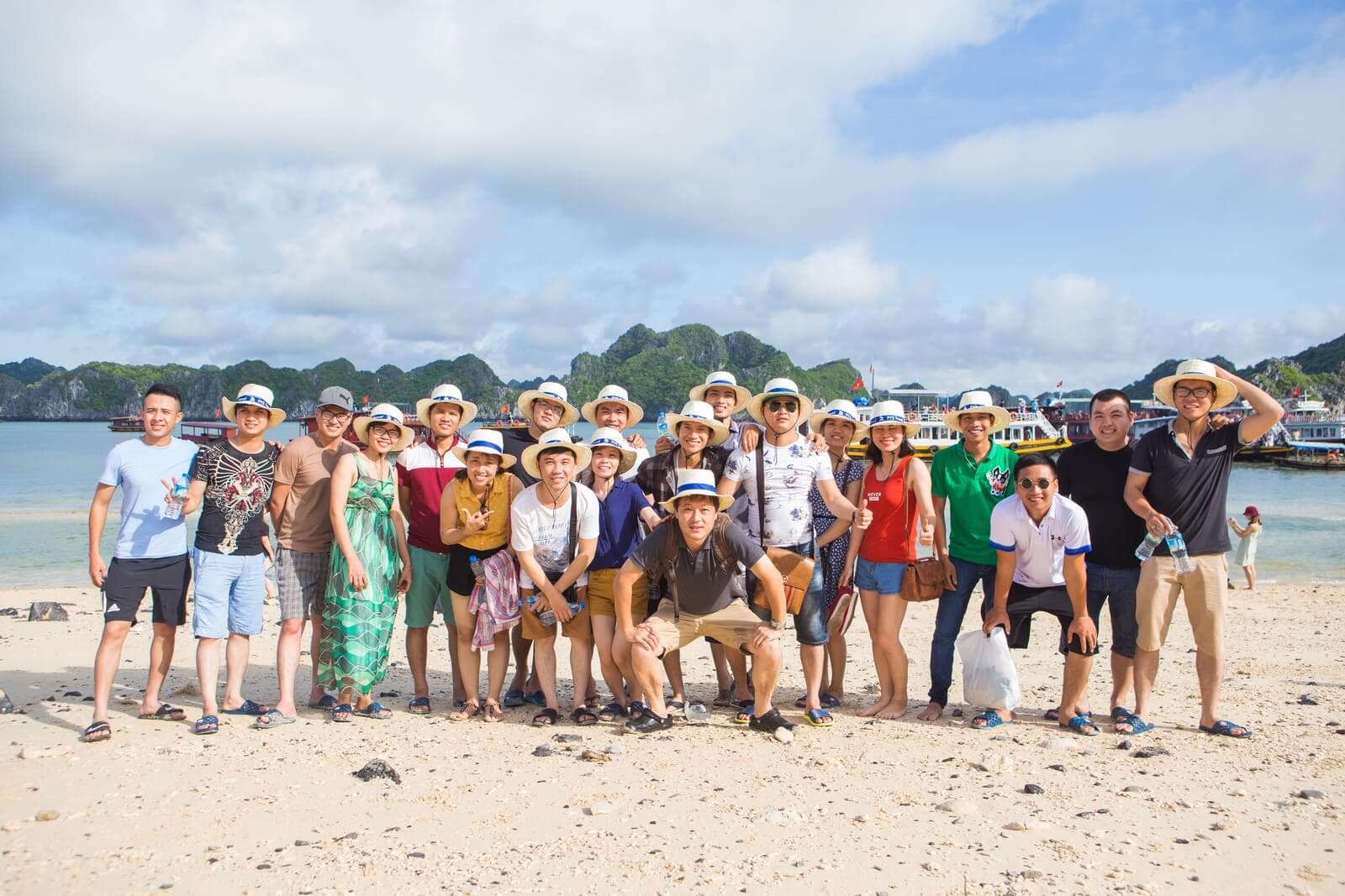 Cát Bà Du khách trải nghiệm tour Cát Bà