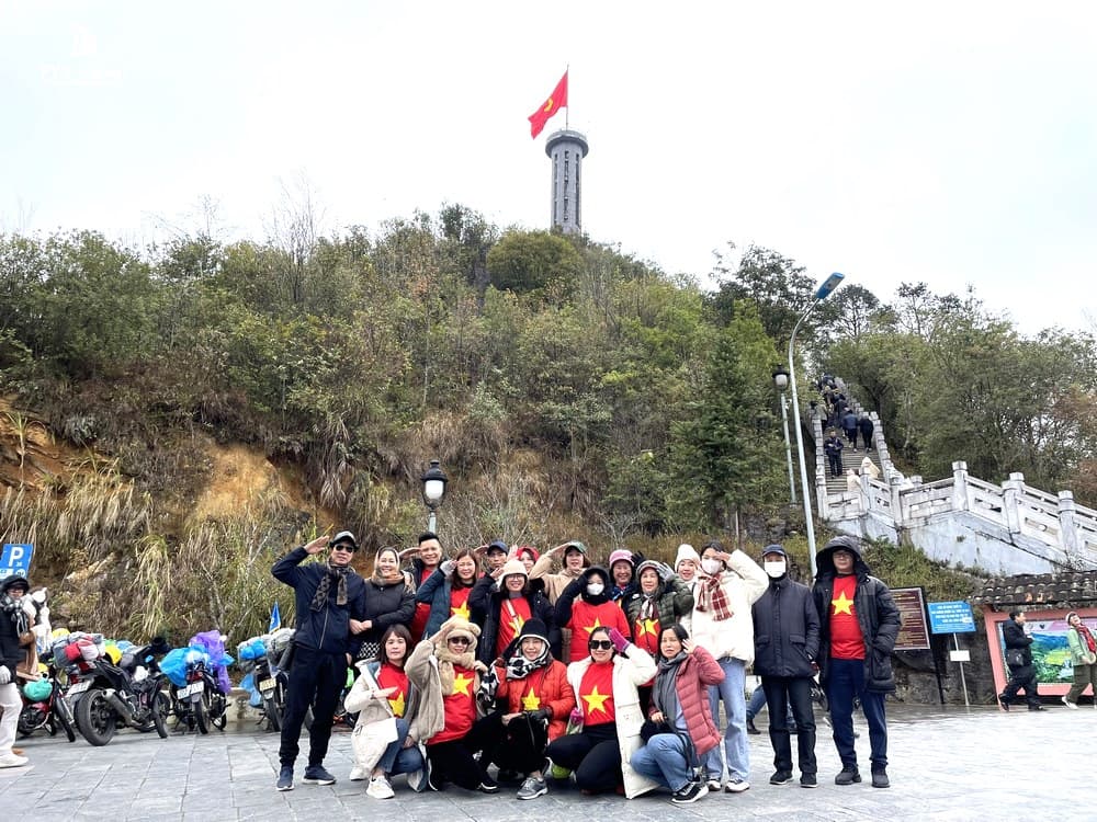 cột cờ lũng cú du-lich-ha-giang-thang-3-2.jpg