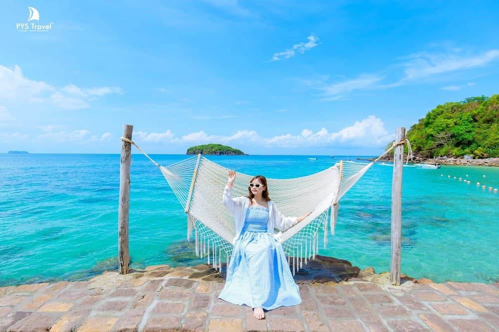 Bãi Sao Phú Quốc Du khách PYS Travel chụp ảnh tại Bãi Sao
