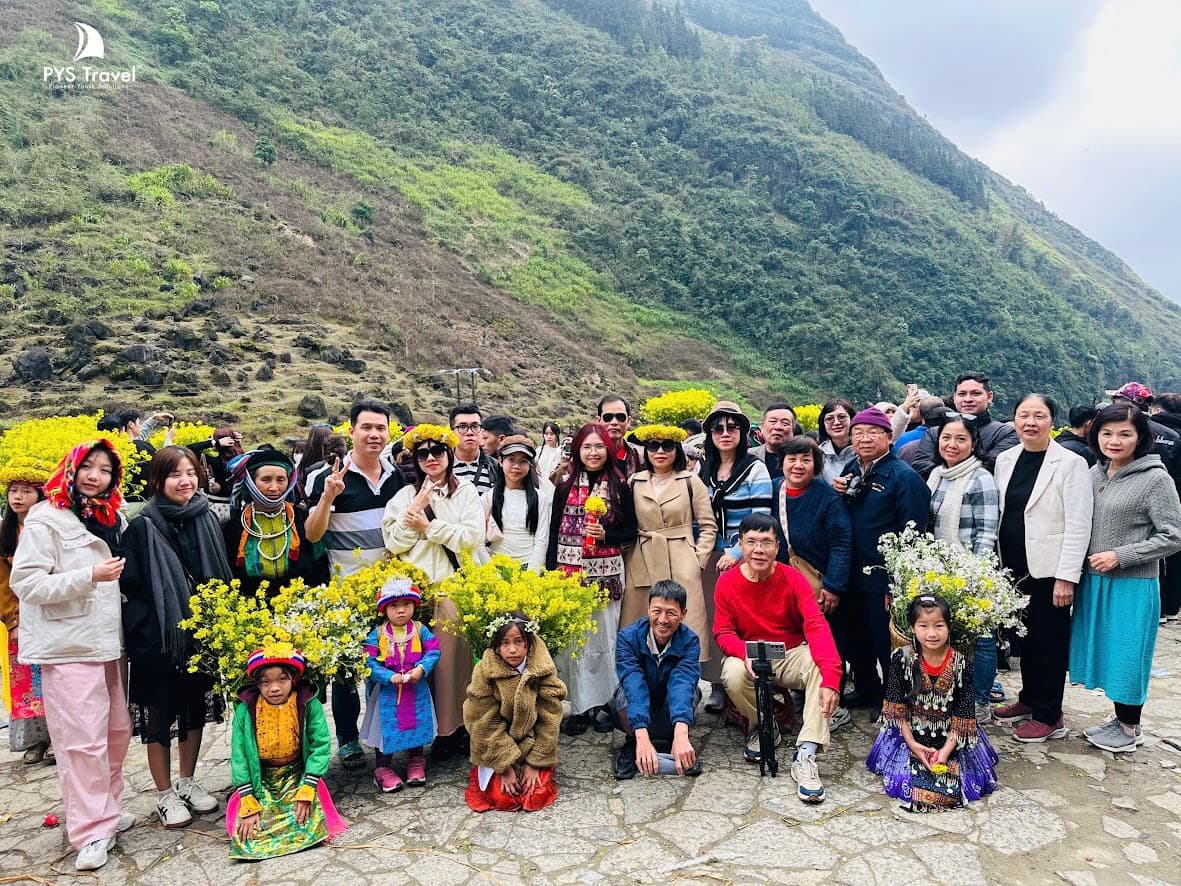 Dốc Thẩm Mã Hà Giang Du khách check-in tại Dốc Thẩm Mã Hà Giang