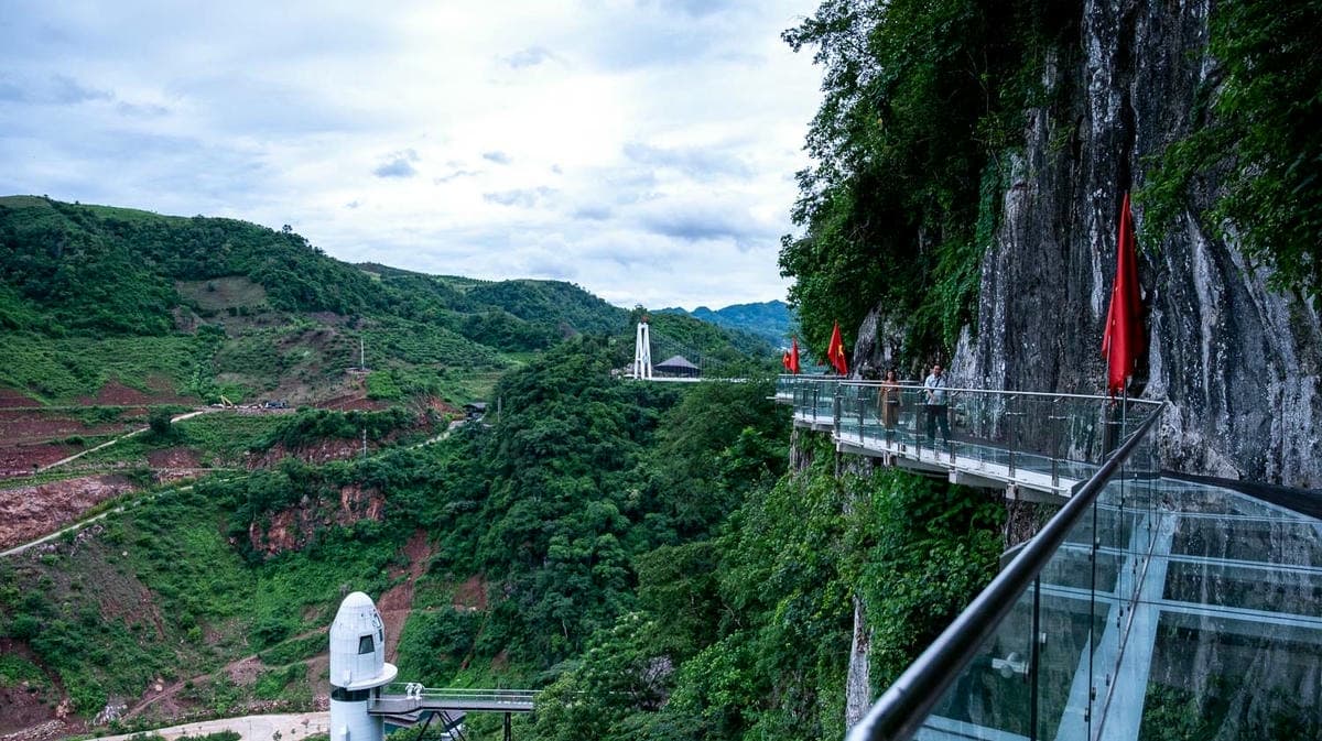 sàn đạo kính tour-truong-gia-gioi-phct-27.jpg