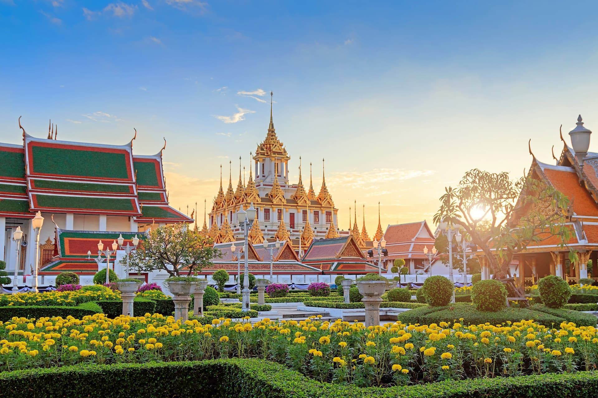 Thời tiết Thái Lan tháng 11 wat-ratchanatdaram-ban.jpg