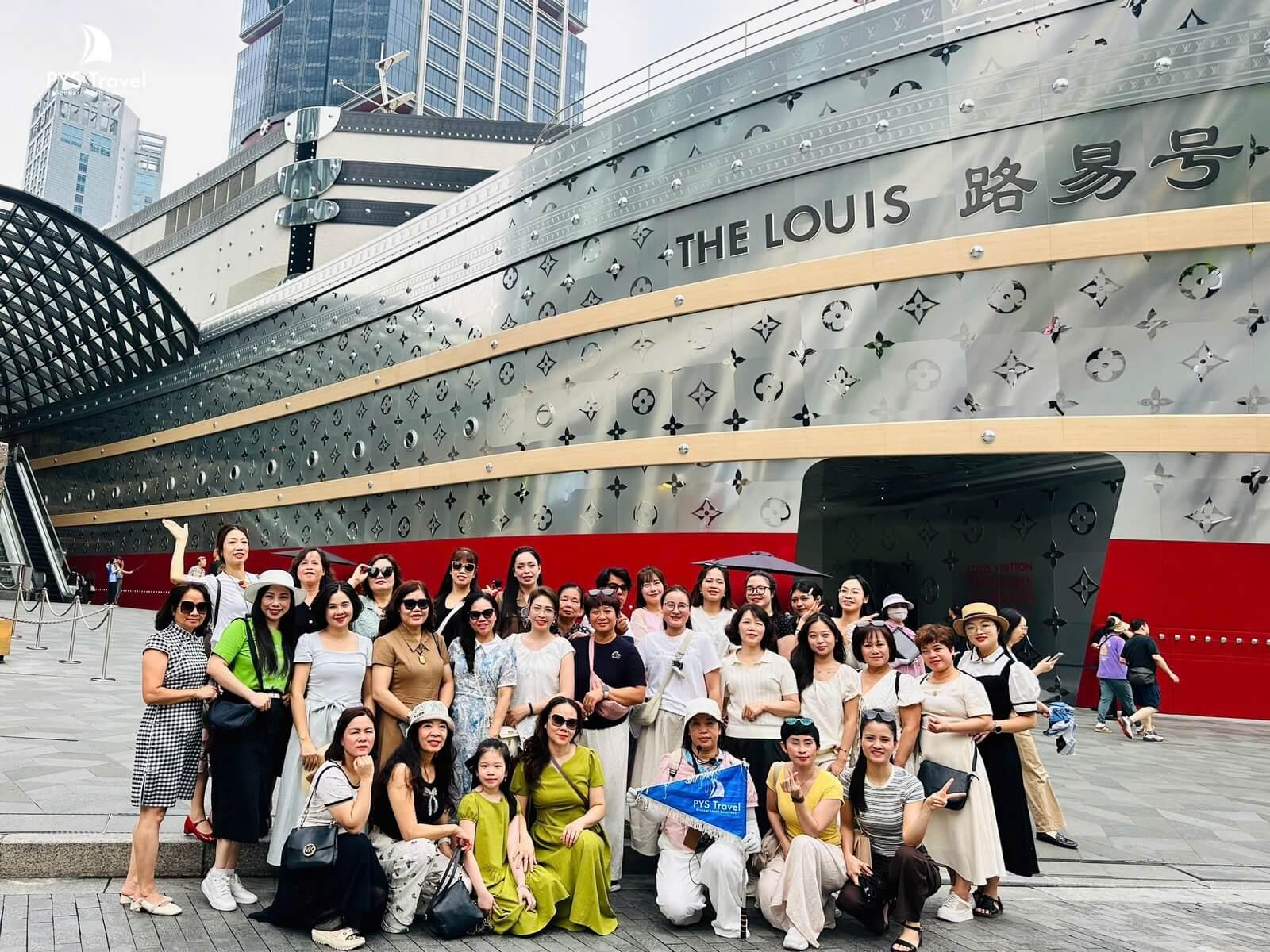Đoàn khách PYS Travel check-in tại The Louis The Louis Thượng Hải