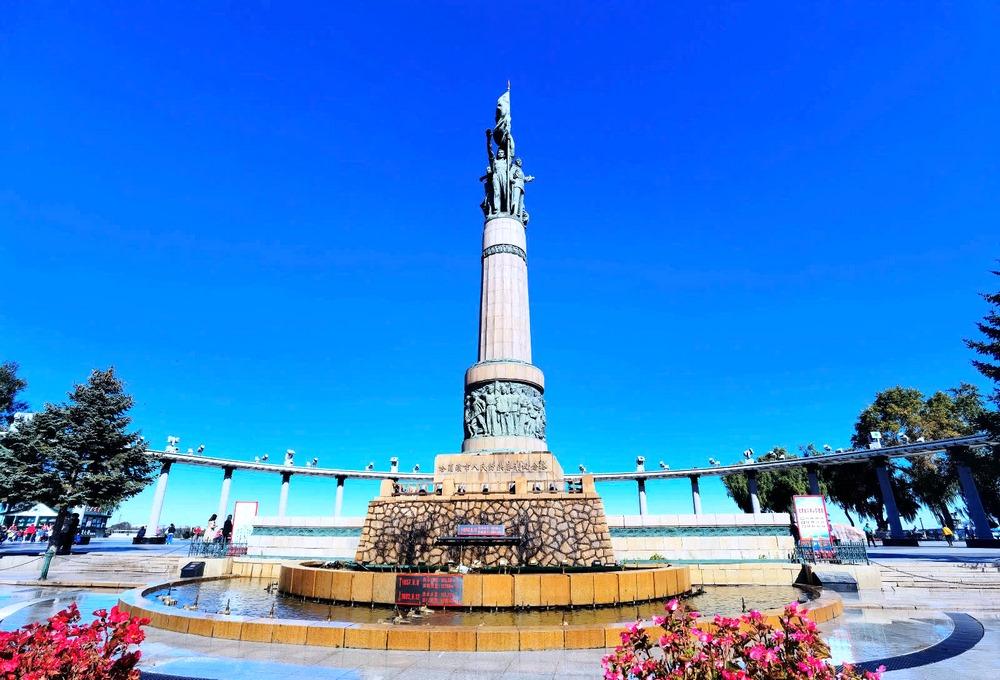 Tháp tưởng niệm chống lũ tour-cap-nhi-tan-6.jpg