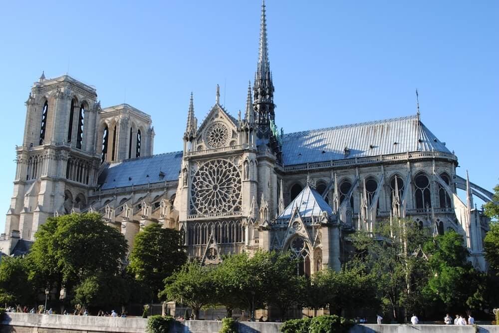 Nét cổ kính của nhà thờ Notre-Dame Basilica