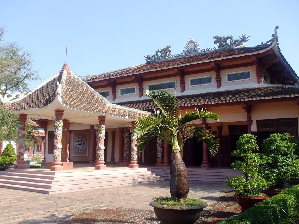 Điện thờ Tây Sơn Tam Kiệt.jpg
