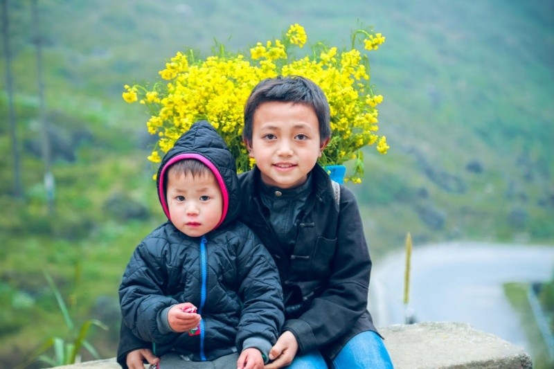 Trẻ em vùng cao Hà Giang là những thiên thần sống trong những môi trường khó khăn nhất. Tuy nhiên, họ vẫn giữ được sự trong sáng và rạng rỡ của tuổi thơ như bất kỳ ai khác trên thế giới. Hãy xem những bức ảnh của trẻ em vùng cao Hà Giang để thấy được sự can đảm và sự sống còn của họ.